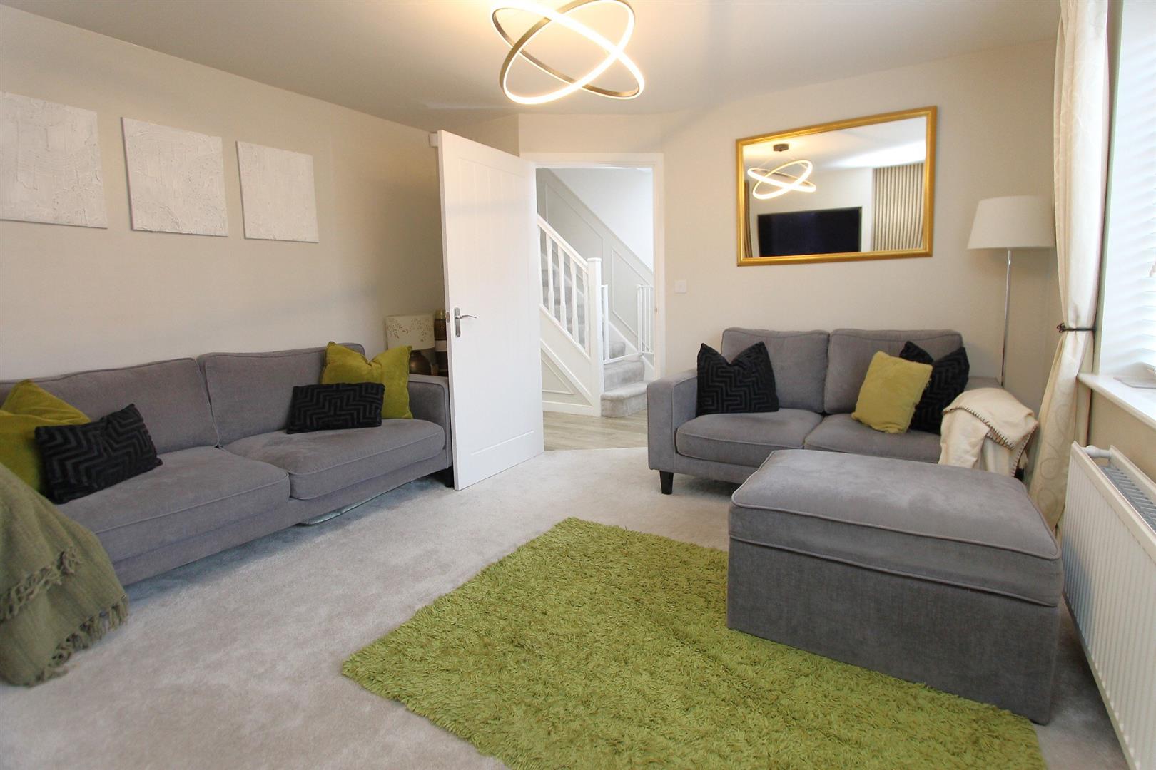 3 bed property in Longlands Avenue, Stourbridge